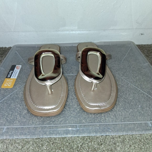 Pierre Dumas Women's Silver Sandals - Picture 2 of 6